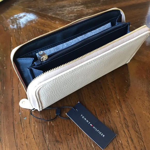 Tommy Hilfiger Women Wallet - Picture 3 of 4